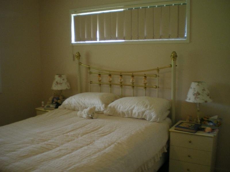 8 Robson St, Kilcoy QLD 4515