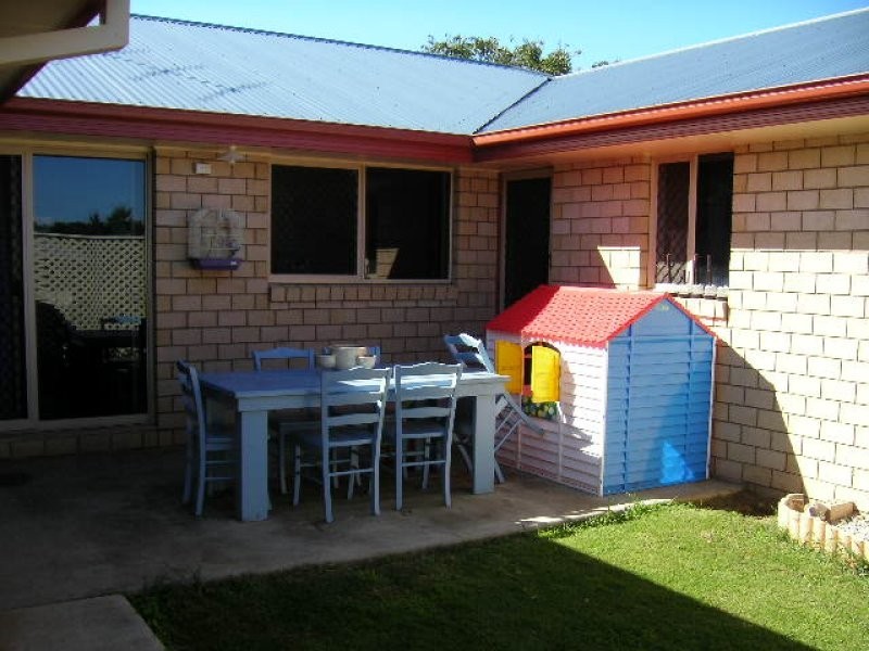 8 Robson St, Kilcoy QLD 4515