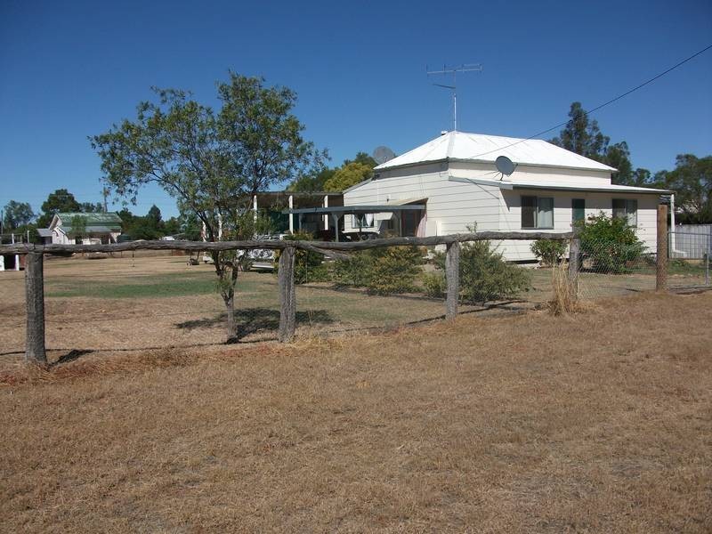 42 Burrell St, Yelarbon QLD 4388