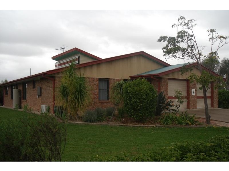 7 Sandalwood Dr, Goondiwindi QLD 4390