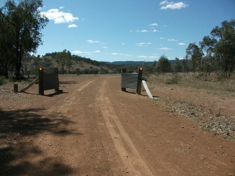 5 Rayners Rd, Texas NSW 4385