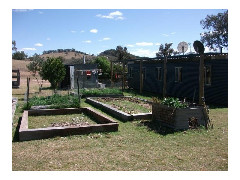 5 Rayners Rd, Texas NSW 4385