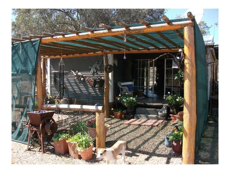 5 Rayners Rd, Texas NSW 4385