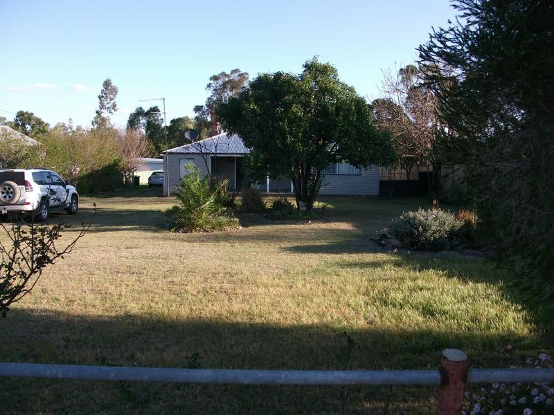 16 Malone St, Texas QLD 4385