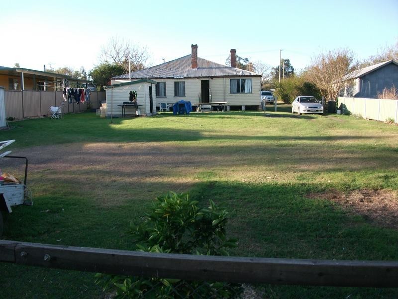 16 Malone St, Texas QLD 4385