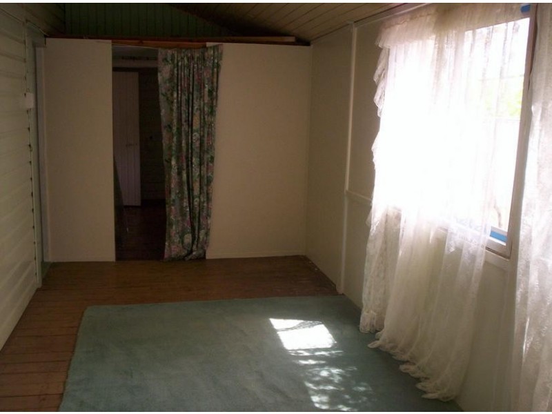 16 Malone St, Texas QLD 4385