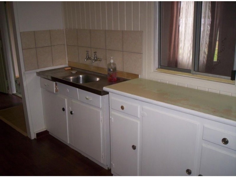 16 Malone St, Texas QLD 4385