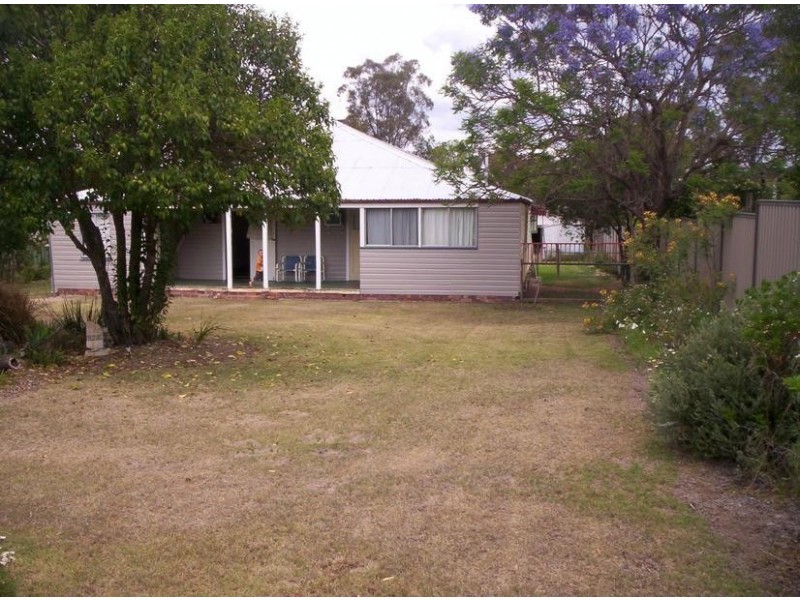 16 Malone St, Texas QLD 4385
