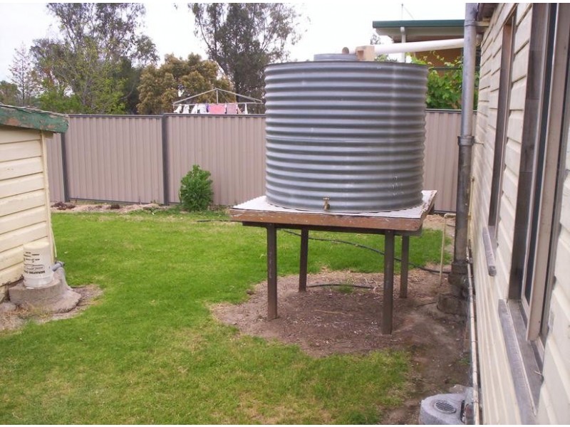 16 Malone St, Texas QLD 4385