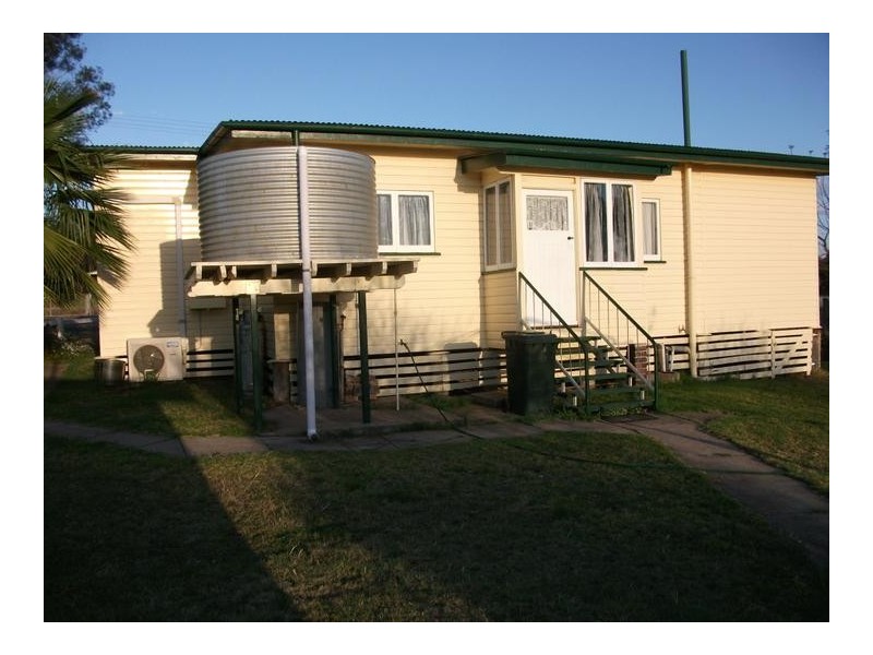 6 MacDougall St, Texas NSW 4385