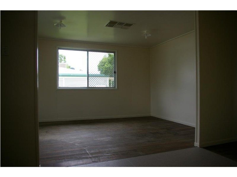 8 Waller St, Goondiwindi QLD 4390