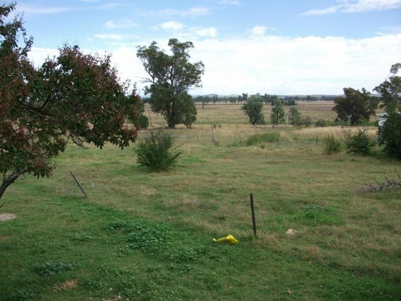 8 Malone St, Texas NSW 4385
