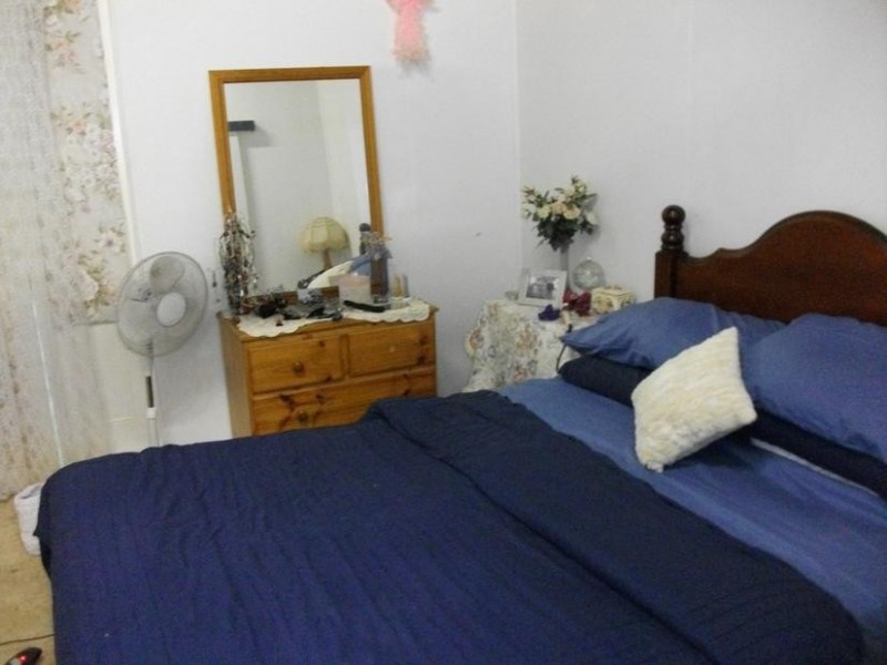 8 Malone St, Texas NSW 4385