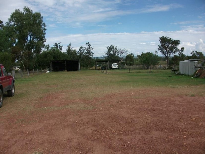 8 Malone St, Texas NSW 4385