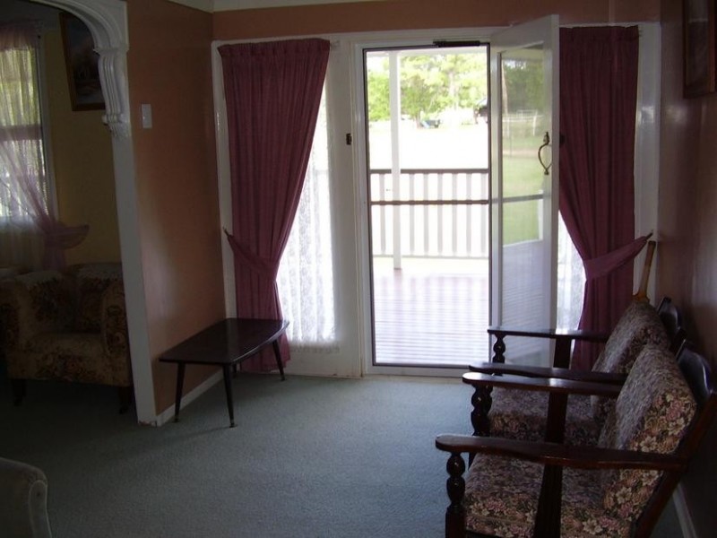 12 Avon St, Texas NSW 4385