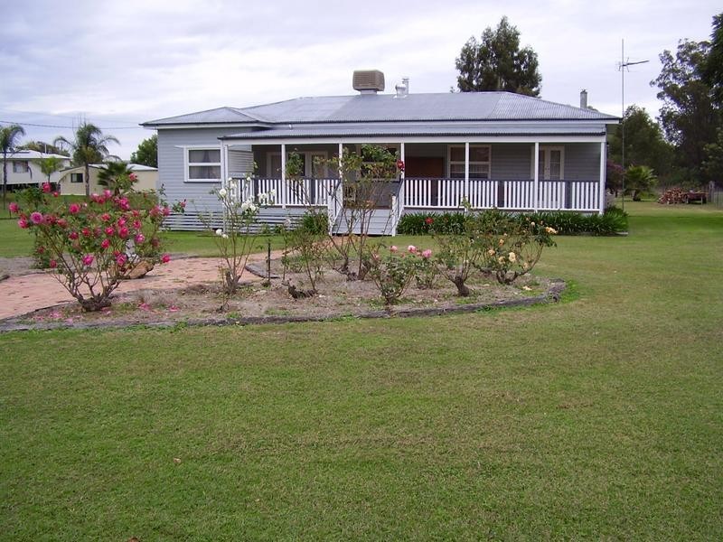 12 Avon St, Texas NSW 4385