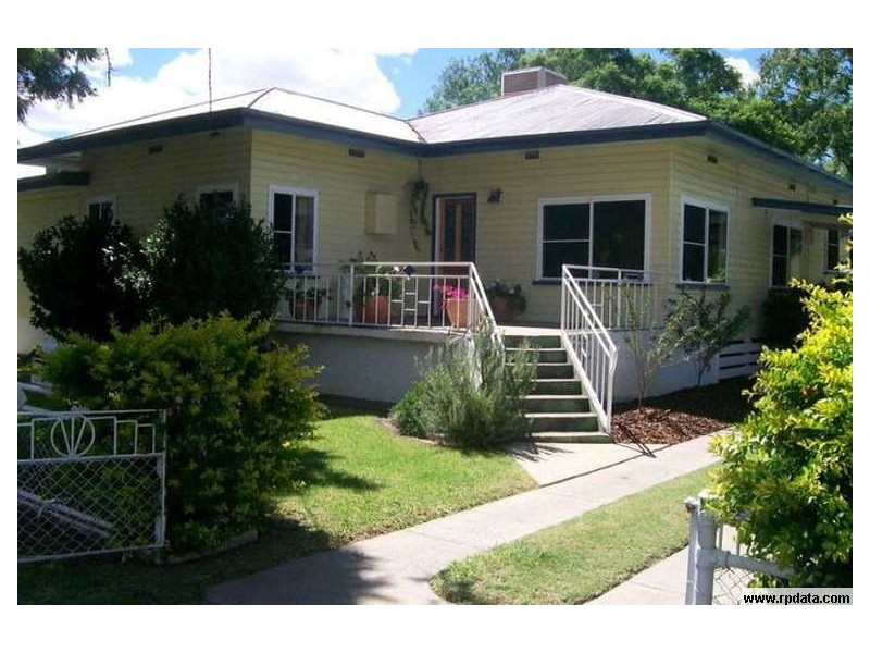 29 George St, Goondiwindi QLD 4390