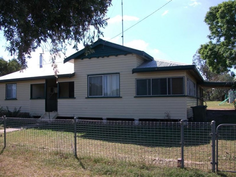 17 Malone St, Texas NSW 4385