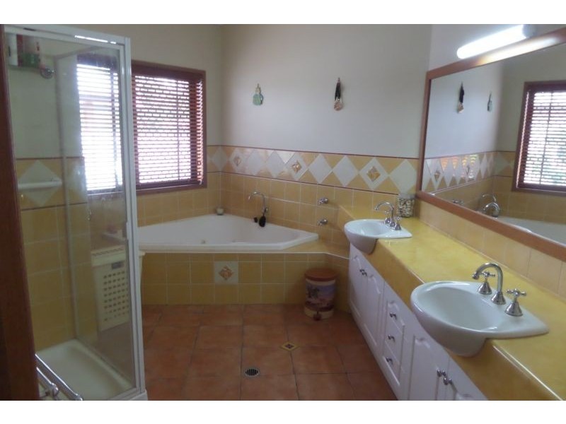 7 Paul Bradley Dr, Goondiwindi QLD 4390