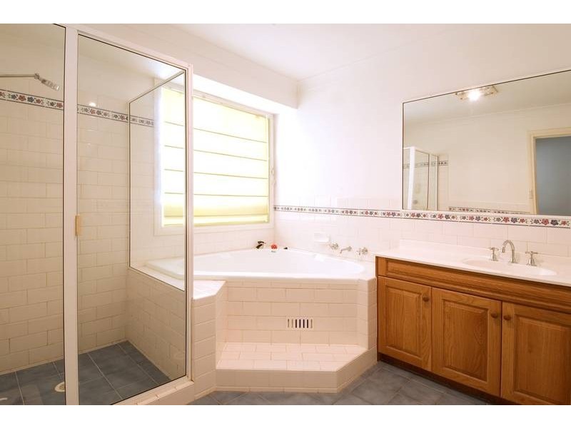 4 Barnes Road, Frenchs Forest NSW 2086