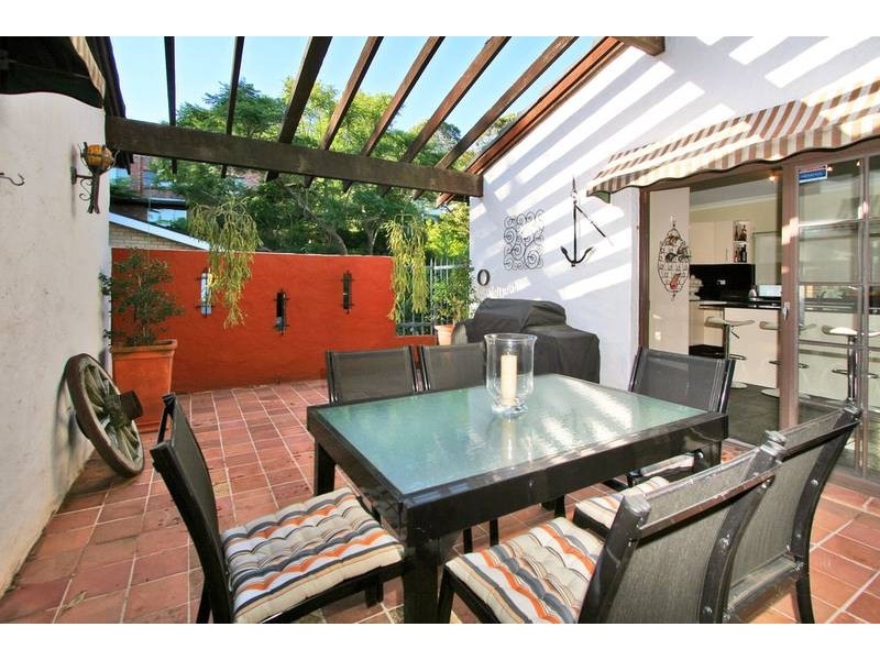 2 Glentrees Avenue, Forestville NSW 2087