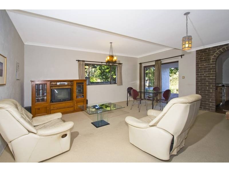 2 Glentrees Avenue, Forestville NSW 2087