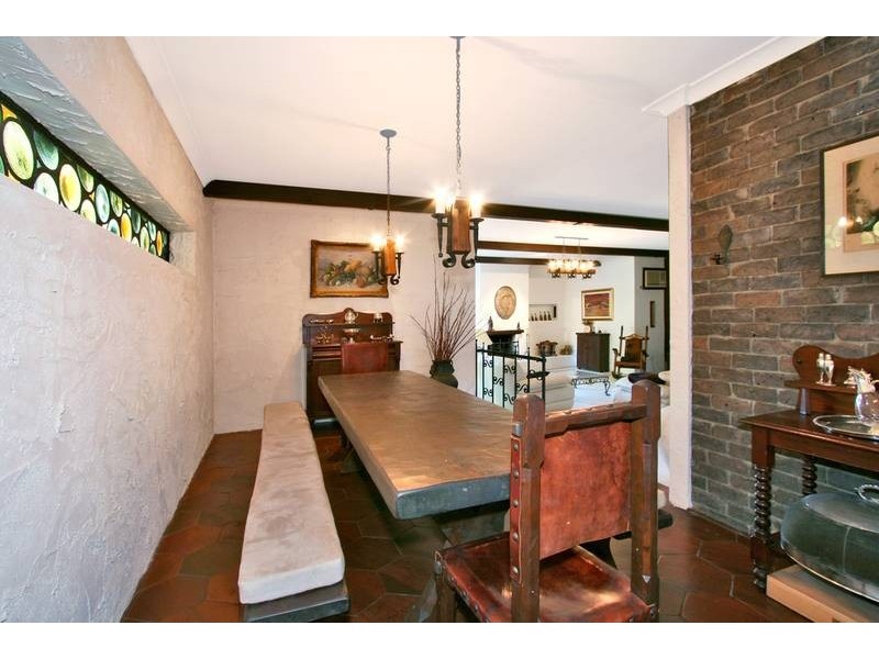 2 Glentrees Avenue, Forestville NSW 2087