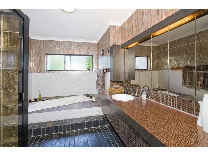 2 Glentrees Avenue, Forestville NSW 2087