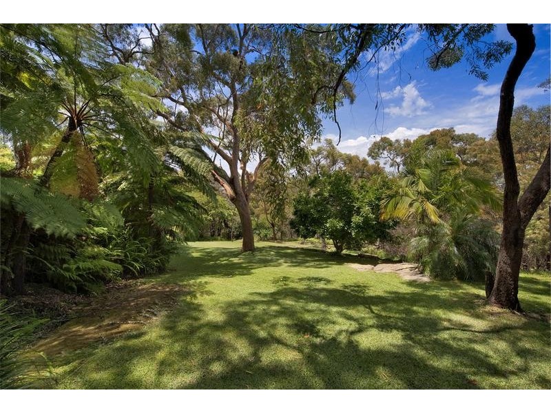 12 Chesterman Crescent, Davidson NSW 2085