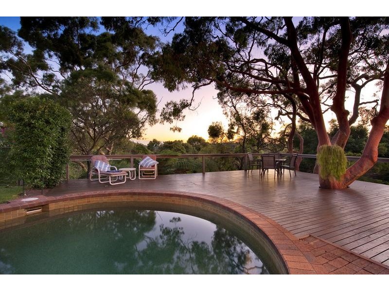 12 Chesterman Crescent, Davidson NSW 2085