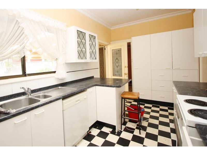 2 Bushland Avenue, Forestville NSW 2087