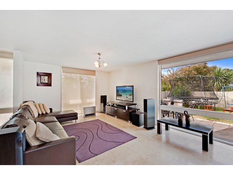 1 Stratford Drive, Belrose NSW 2085