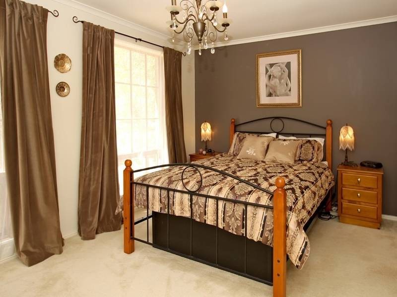 18 The Pines Close, Happy Valley SA 5159