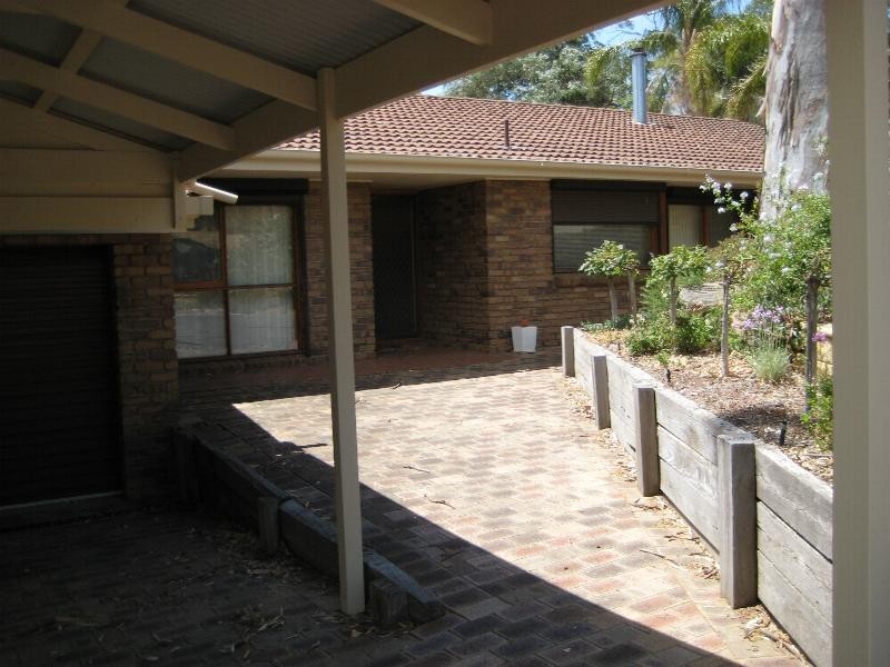 10 Lotus Drive, Aberfoyle Park SA 5159