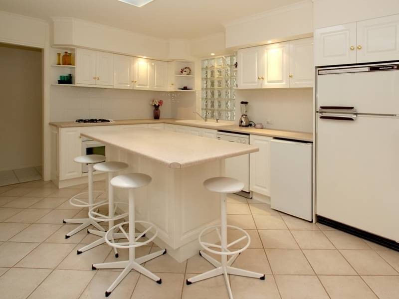 25 Jordan Avenue, Happy Valley SA 5159