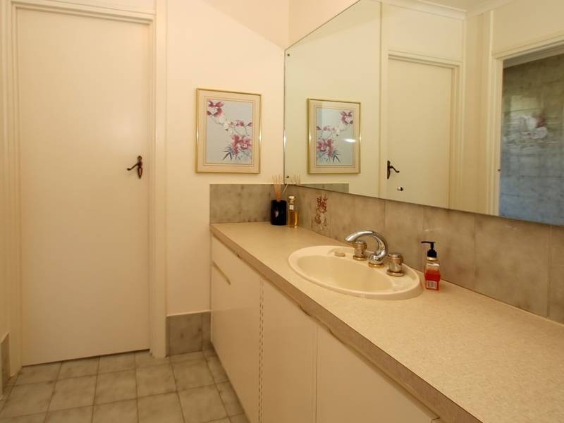 25 Jordan Avenue, Happy Valley SA 5159