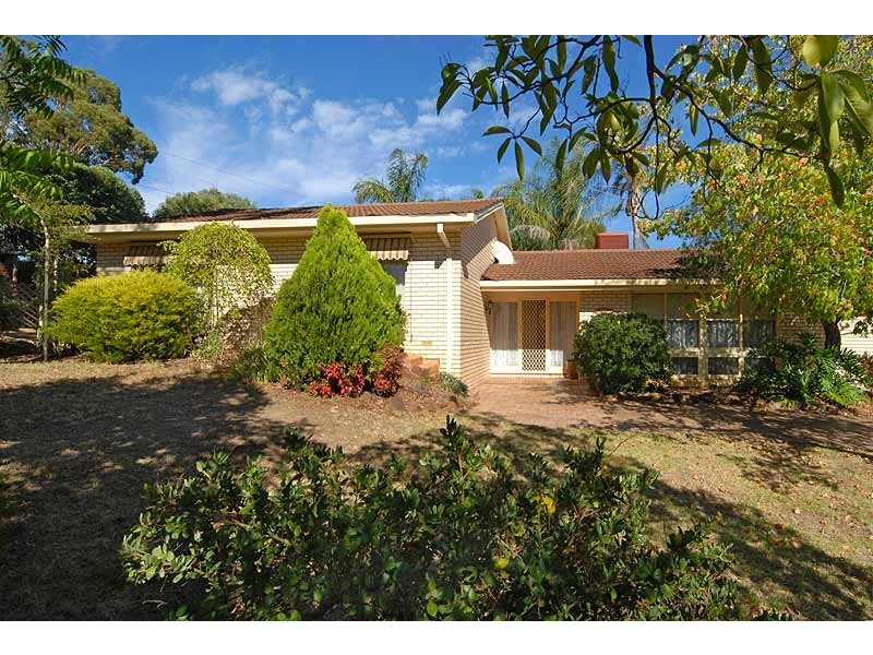 28 Lyn Street, Aberfoyle Park SA 5159