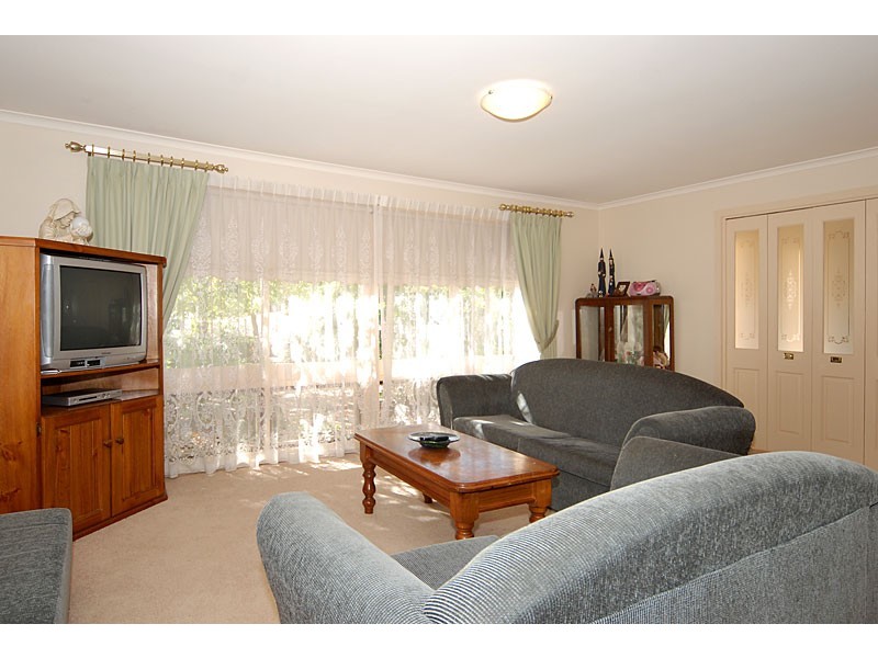 28 Lyn Street, Aberfoyle Park SA 5159