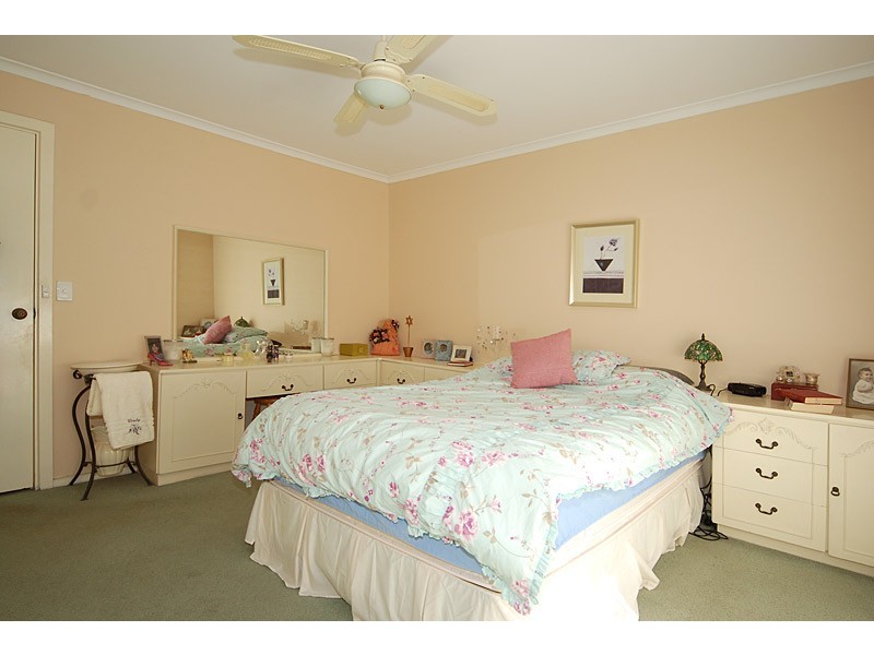 28 Lyn Street, Aberfoyle Park SA 5159