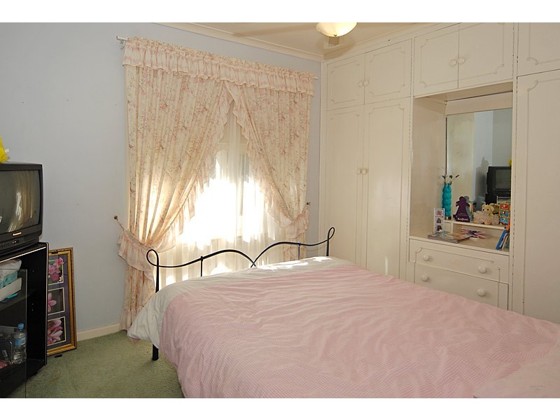 28 Lyn Street, Aberfoyle Park SA 5159