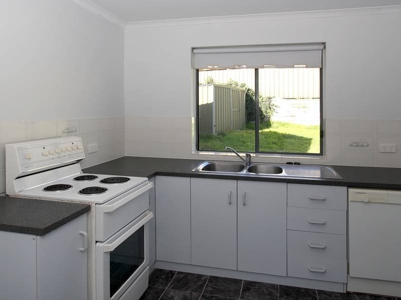 28/11 Ash Street, Aberfoyle Park SA 5159