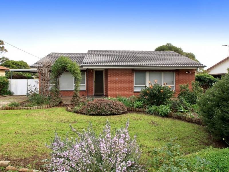 17 Barnabas Crescent, Christie Downs SA 5164