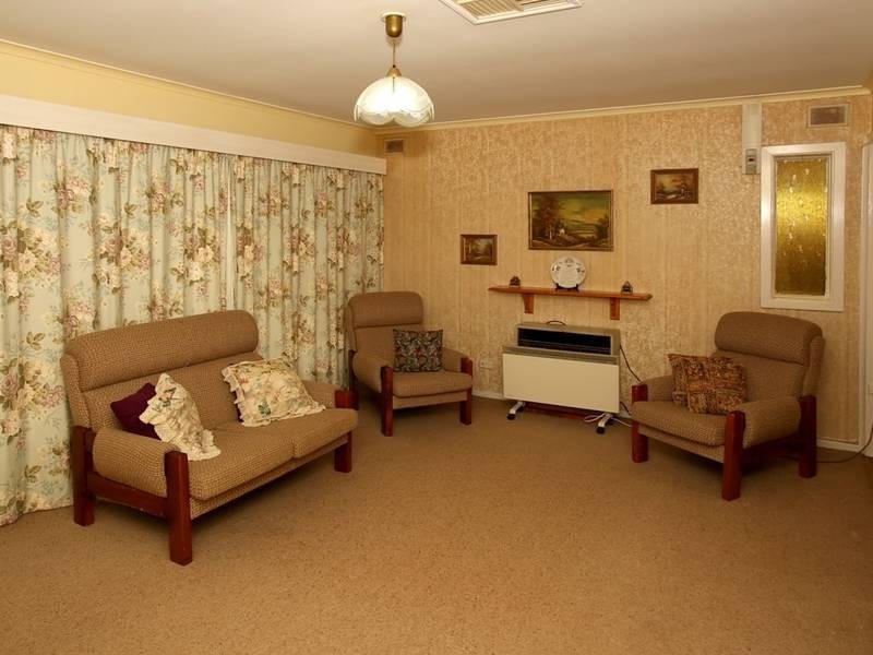 17 Barnabas Crescent, Christie Downs SA 5164