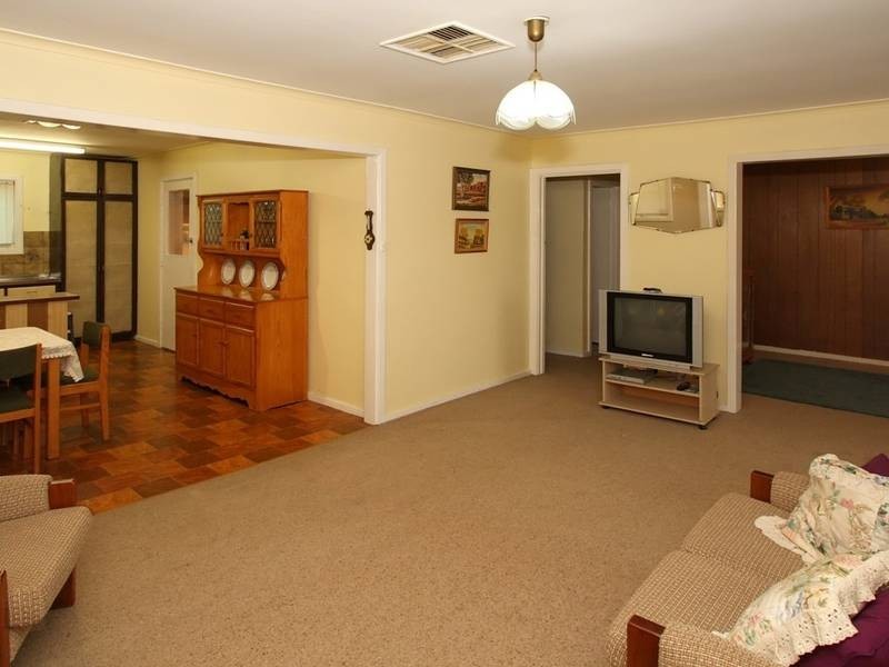 17 Barnabas Crescent, Christie Downs SA 5164