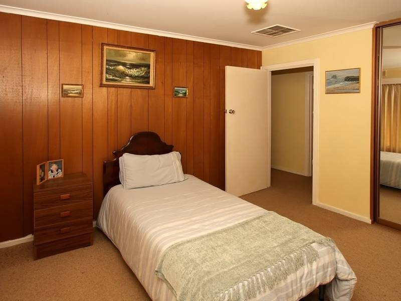 17 Barnabas Crescent, Christie Downs SA 5164