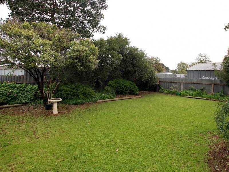 17 Barnabas Crescent, Christie Downs SA 5164