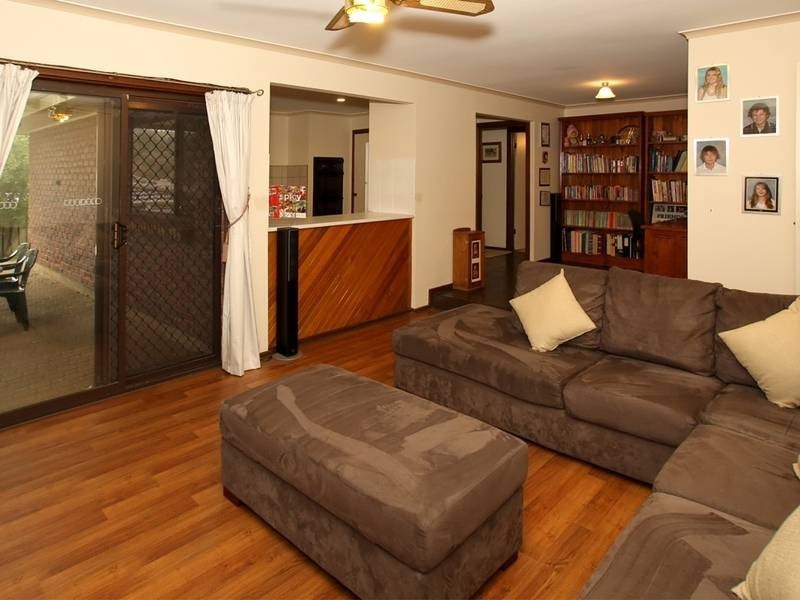 1 Meadowview Rise, Aberfoyle Park SA 5159