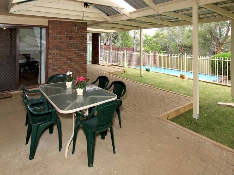 1 Meadowview Rise, Aberfoyle Park SA 5159