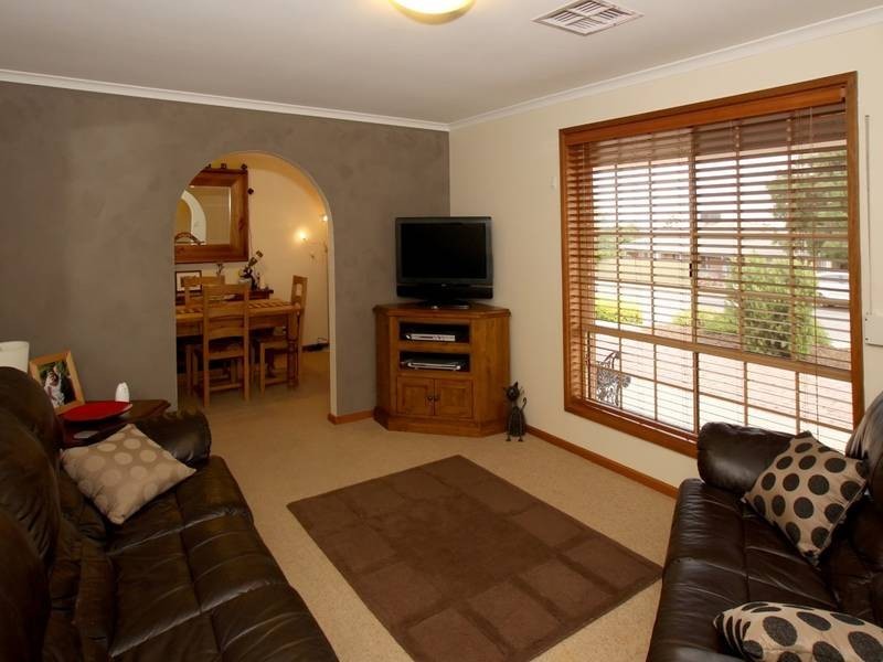 18 Quailo Avenue, Hallett Cove SA 5158