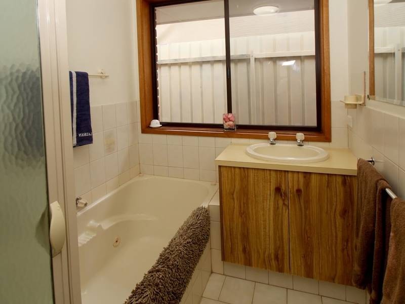 18 Quailo Avenue, Hallett Cove SA 5158